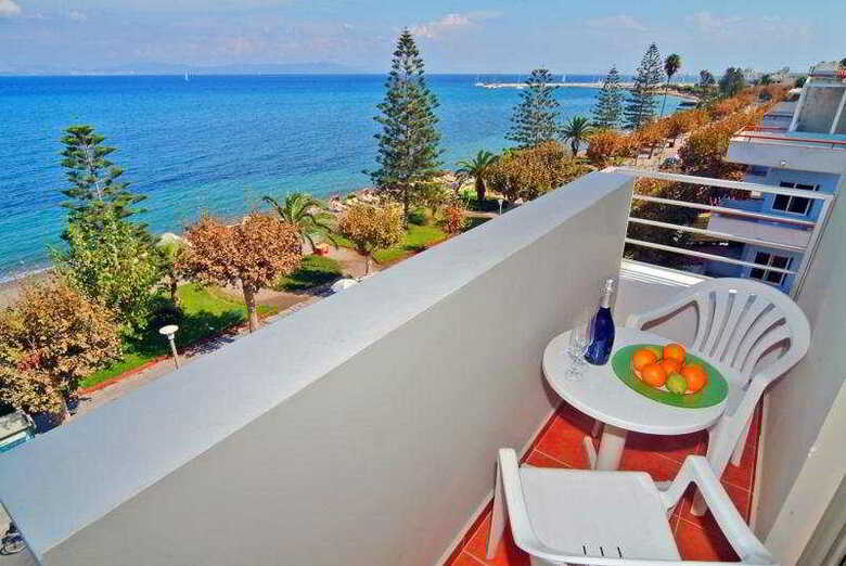 Hotel Triton