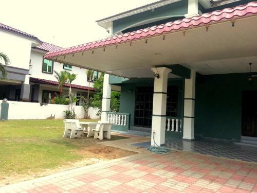 Hostal Al Madinah Homestay