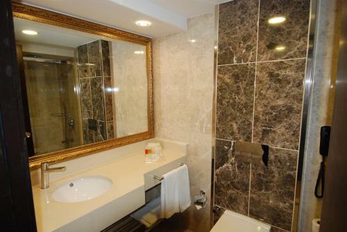 Ege Palas Hotel