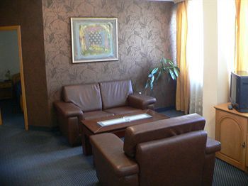 Avion Hotel
