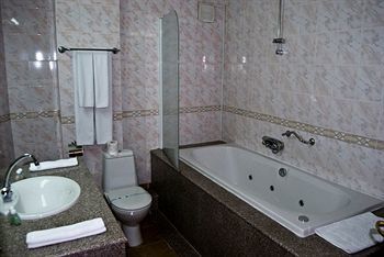 Avion Hotel