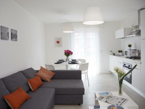 Marina's White Apartment