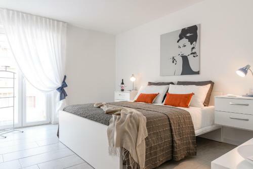 Marina's White Apartment