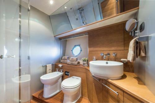 Capasecca Luxury Yacht