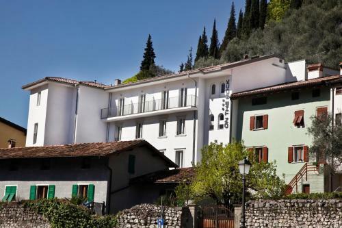 Hotel On The Rock