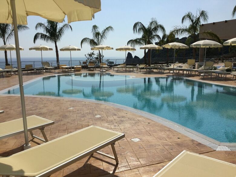 Hotel Blue Bay Resort