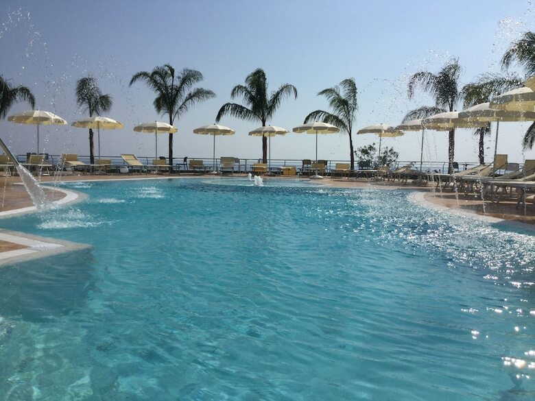 Hotel Blue Bay Resort