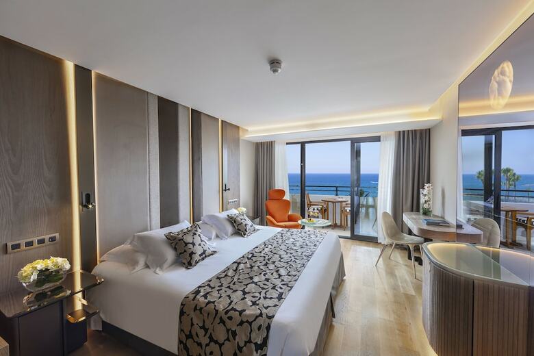 Amathus Beach Hotel