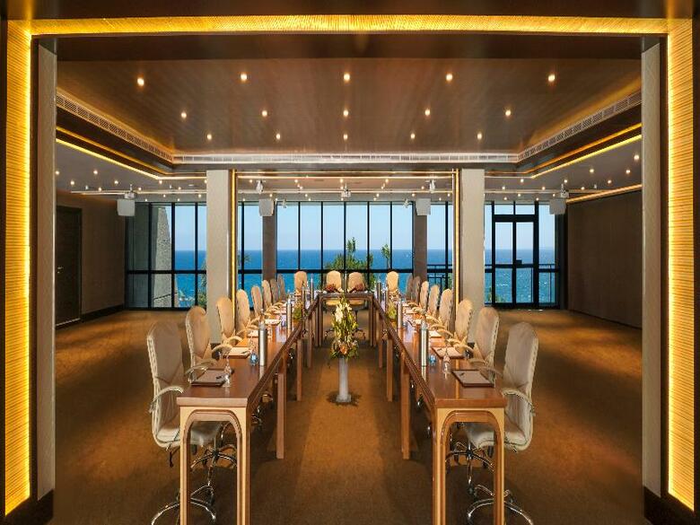 Amathus Beach Hotel