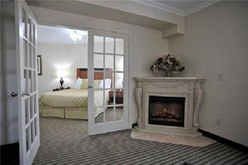 Hotel Monte Carlo Inns Barrie Suites