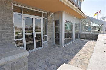 Hotel Monte Carlo Inns Barrie Suites