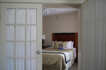 Hotel Monte Carlo Inns Barrie Suites