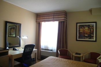 Hotel Monte Carlo Inns Barrie Suites