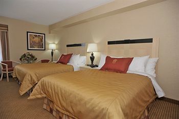 Hotel Monte Carlo Inns Barrie Suites