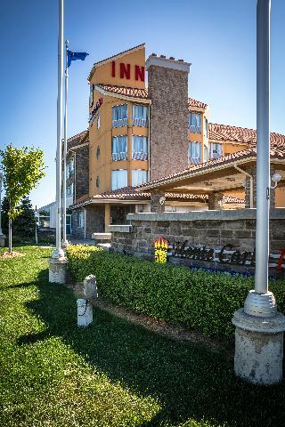 Hotel Monte Carlo Inns Barrie Suites