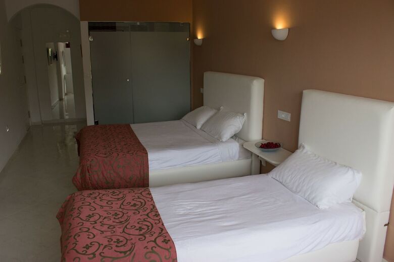 Azayla Hotel