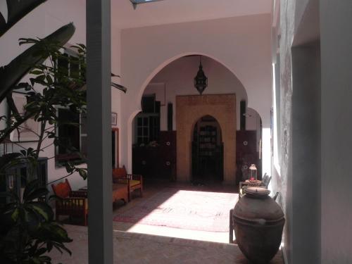 Riad Ryad Watier