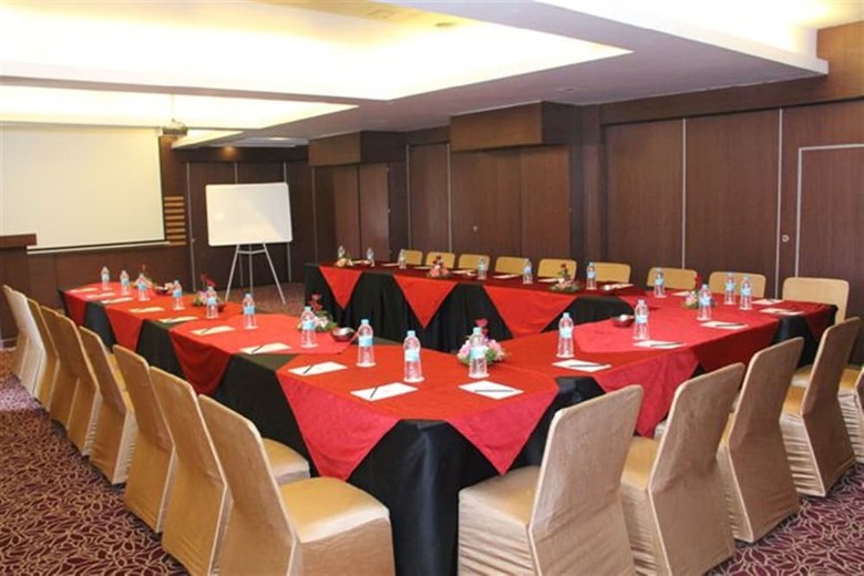 Hotel Royal Orchid Golden Suites