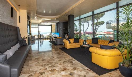Hotel Sayonara