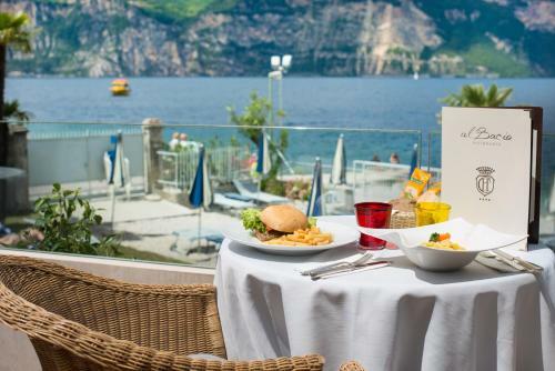 Hotel Castello Lake Front