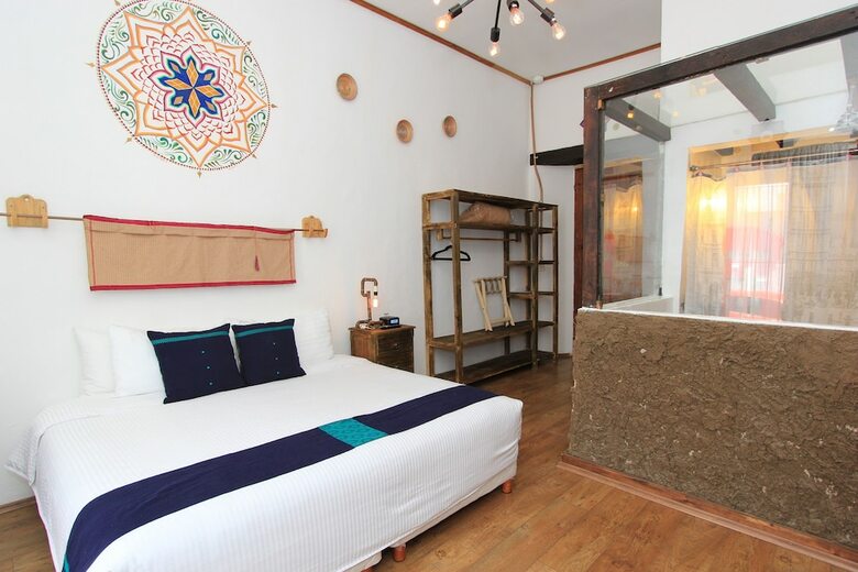 Sereno Art Hotel