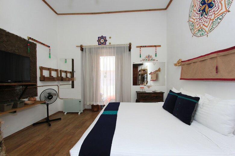 Sereno Art Hotel