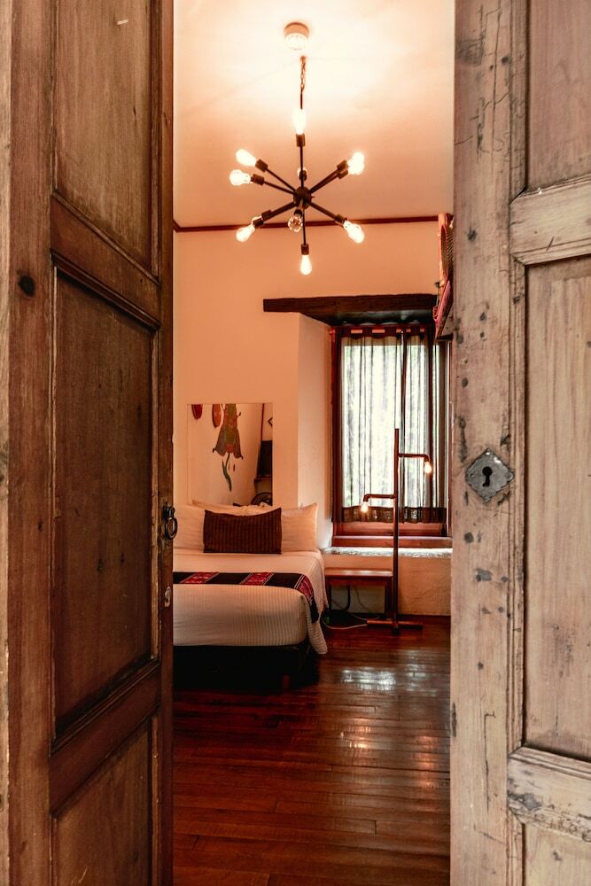 Sereno Art Hotel