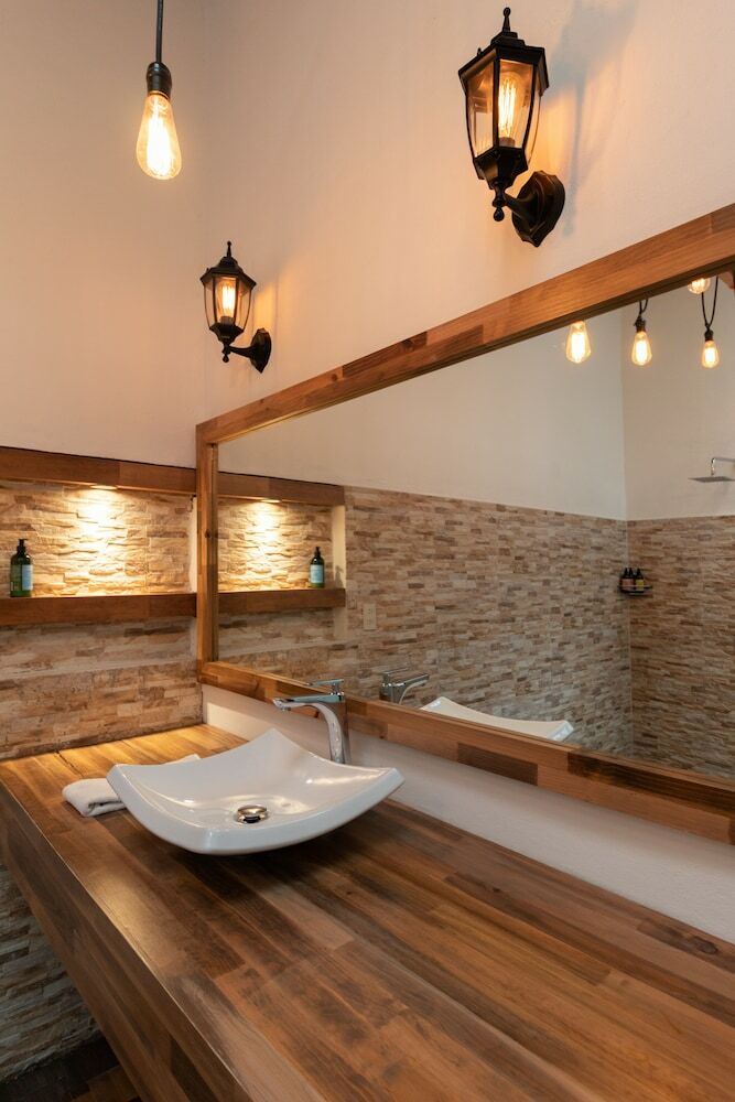 Sereno Art Hotel