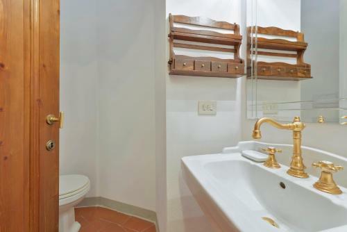 Artemisia Halldis Apartment