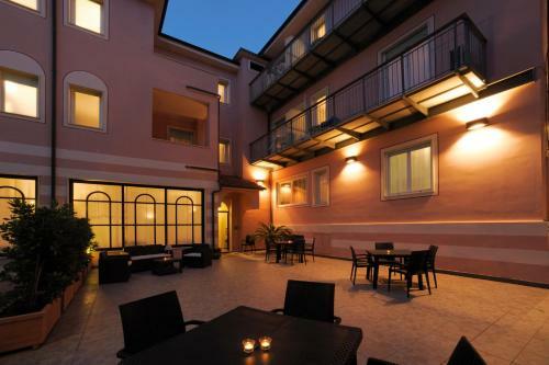 Hotel Mambo