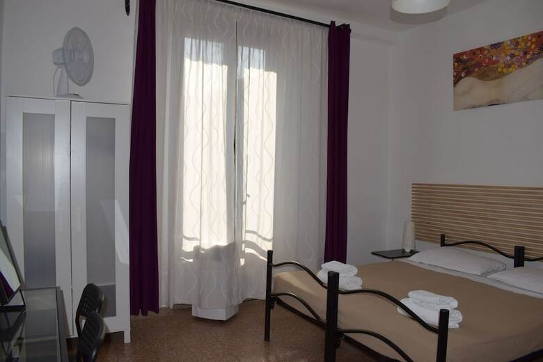 Hostal Rose Santamaria Residence