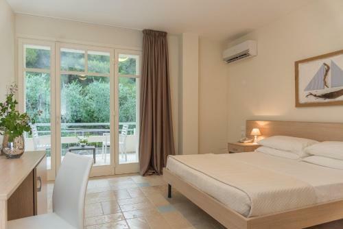 Baia Dei Mergoli Hotel
