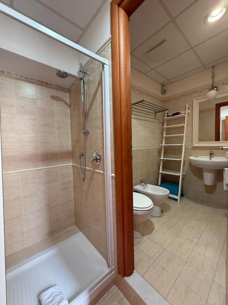 Hostal Andres Guest House Sanremo