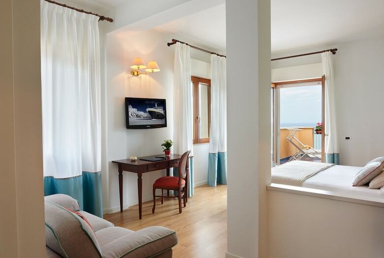 Hotel Punta Nord Est