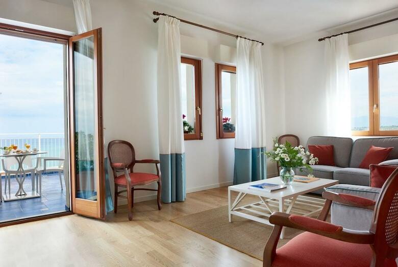 Hotel Punta Nord Est