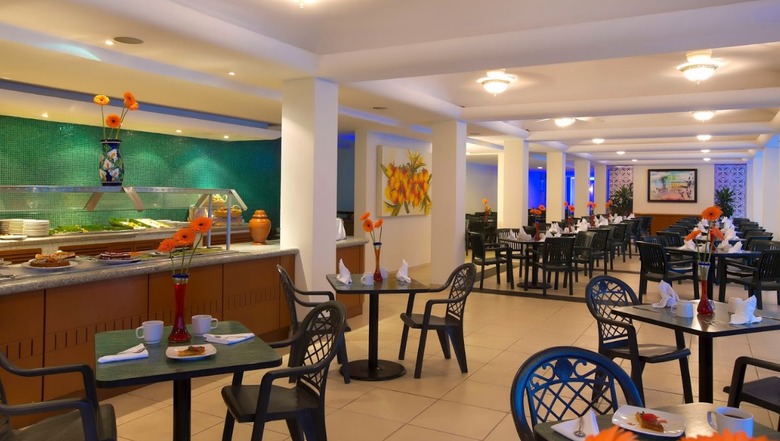 Hotel Plaza Pelicanos Club Beach Resort