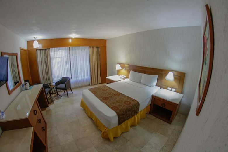 Hotel Plaza Pelicanos Club Beach Resort