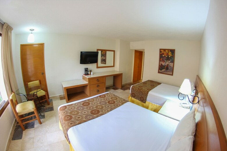 Hotel Plaza Pelicanos Club Beach Resort