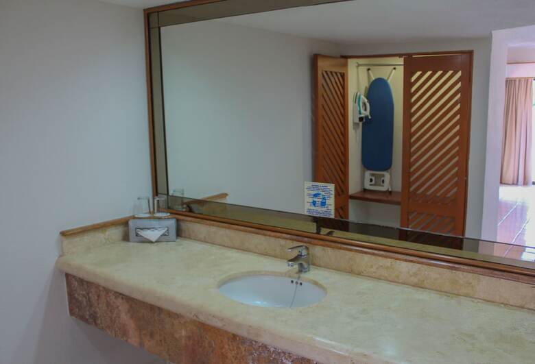 Hotel Plaza Pelicanos Club Beach Resort