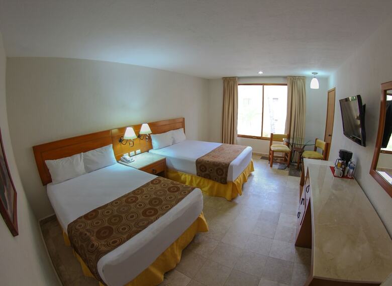 Hotel Plaza Pelicanos Club Beach Resort