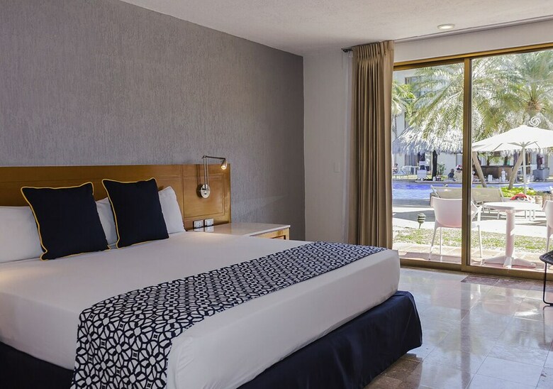 Hotel Plaza Pelicanos Club Beach Resort