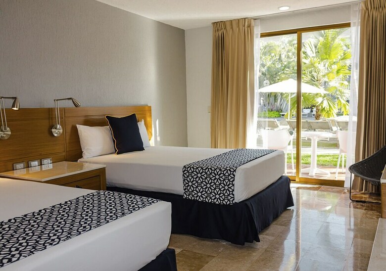 Hotel Plaza Pelicanos Club Beach Resort