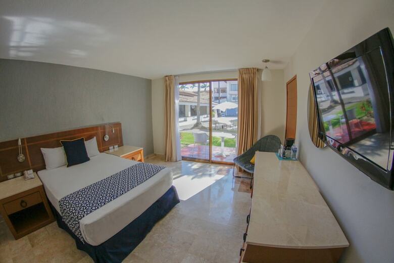 Hotel Plaza Pelicanos Club Beach Resort