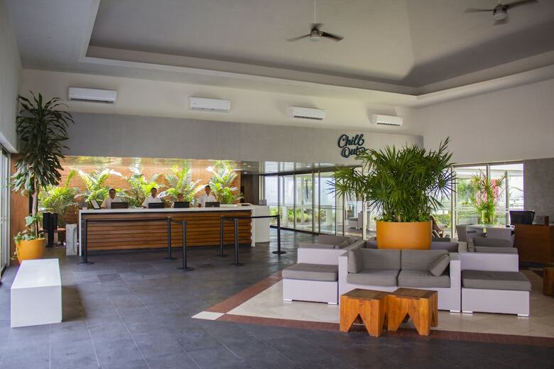 Hotel Plaza Pelicanos Club Beach Resort