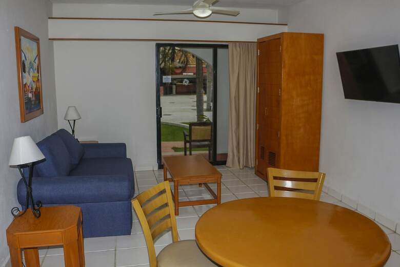 Hotel Plaza Pelicanos Club Beach Resort