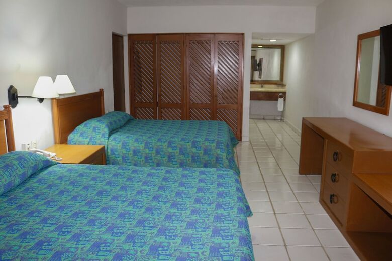 Hotel Plaza Pelicanos Club Beach Resort