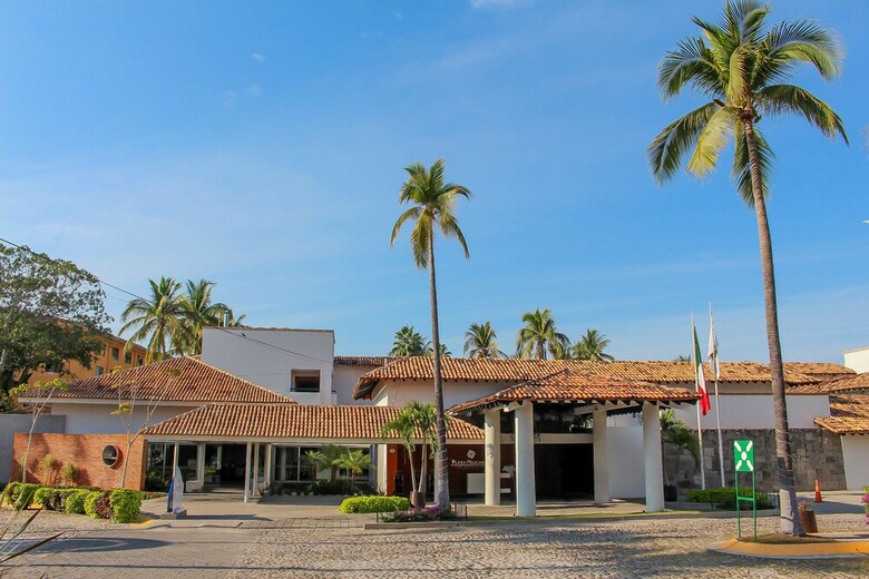 Hotel Plaza Pelicanos Club Beach Resort