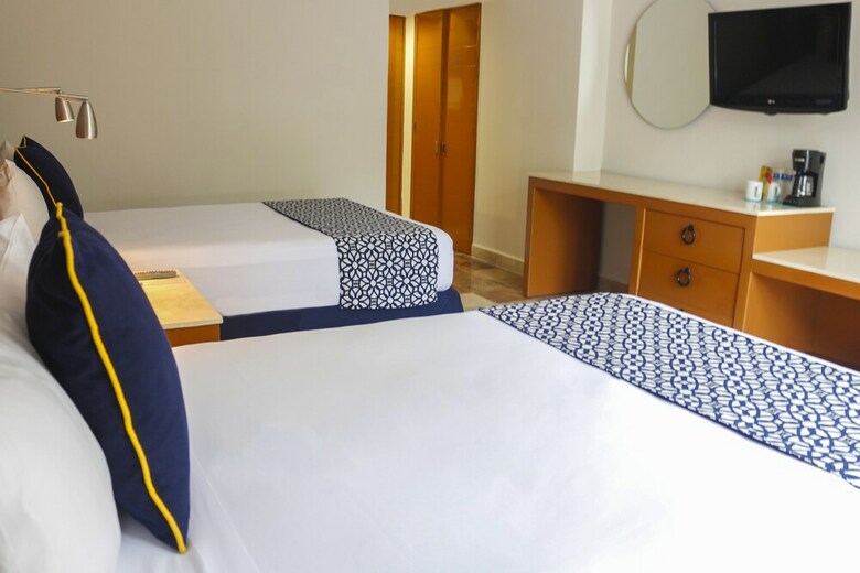 Hotel Plaza Pelicanos Club Beach Resort