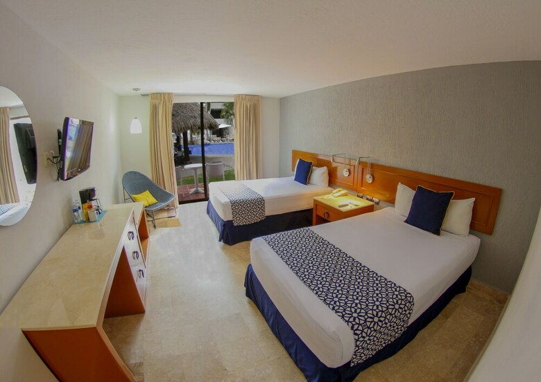 Hotel Plaza Pelicanos Club Beach Resort
