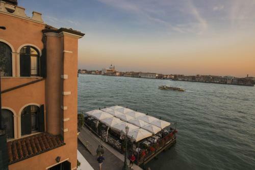 Hostal La Residenza 818
